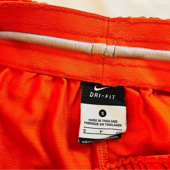 Nike Dri-FIT Classic shorts in orange and silver - Picture 6 of 7